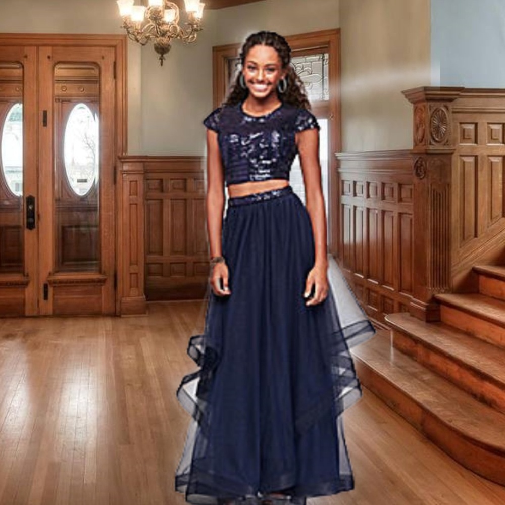 💲Sale💲❤️Embellished Top & Mesh Skirt Gown Set❤️